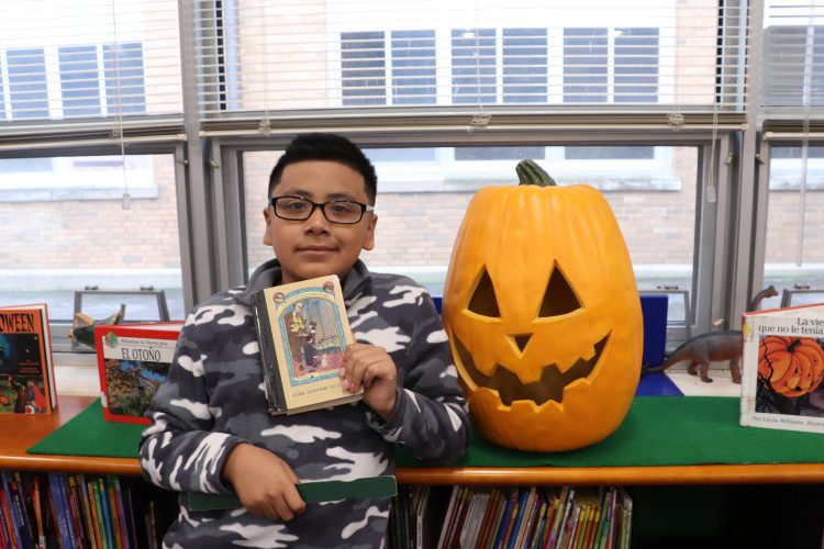 Even Jack-o-Lanterns love to read! (Pictured: Andres Corona)